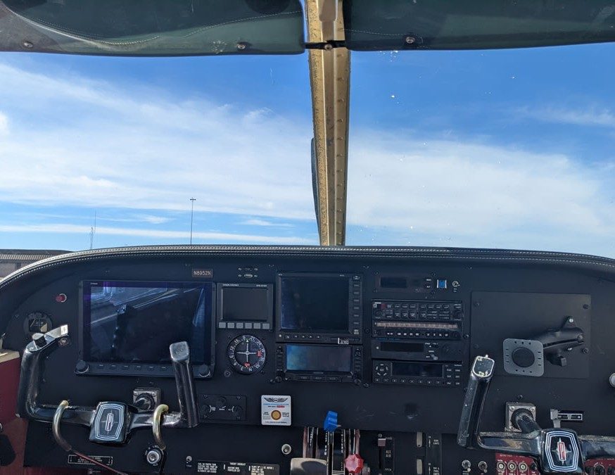 1969 Piper PA-32-300 "Cherokee Six"