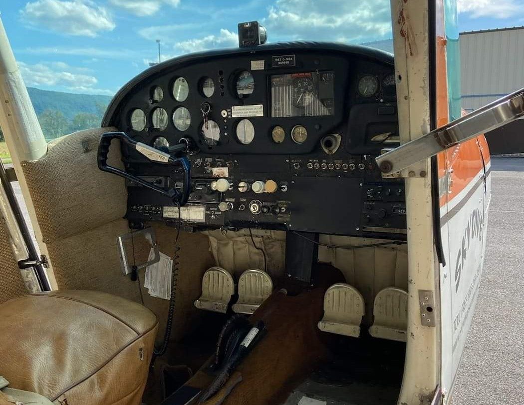 1957 Cessna 182